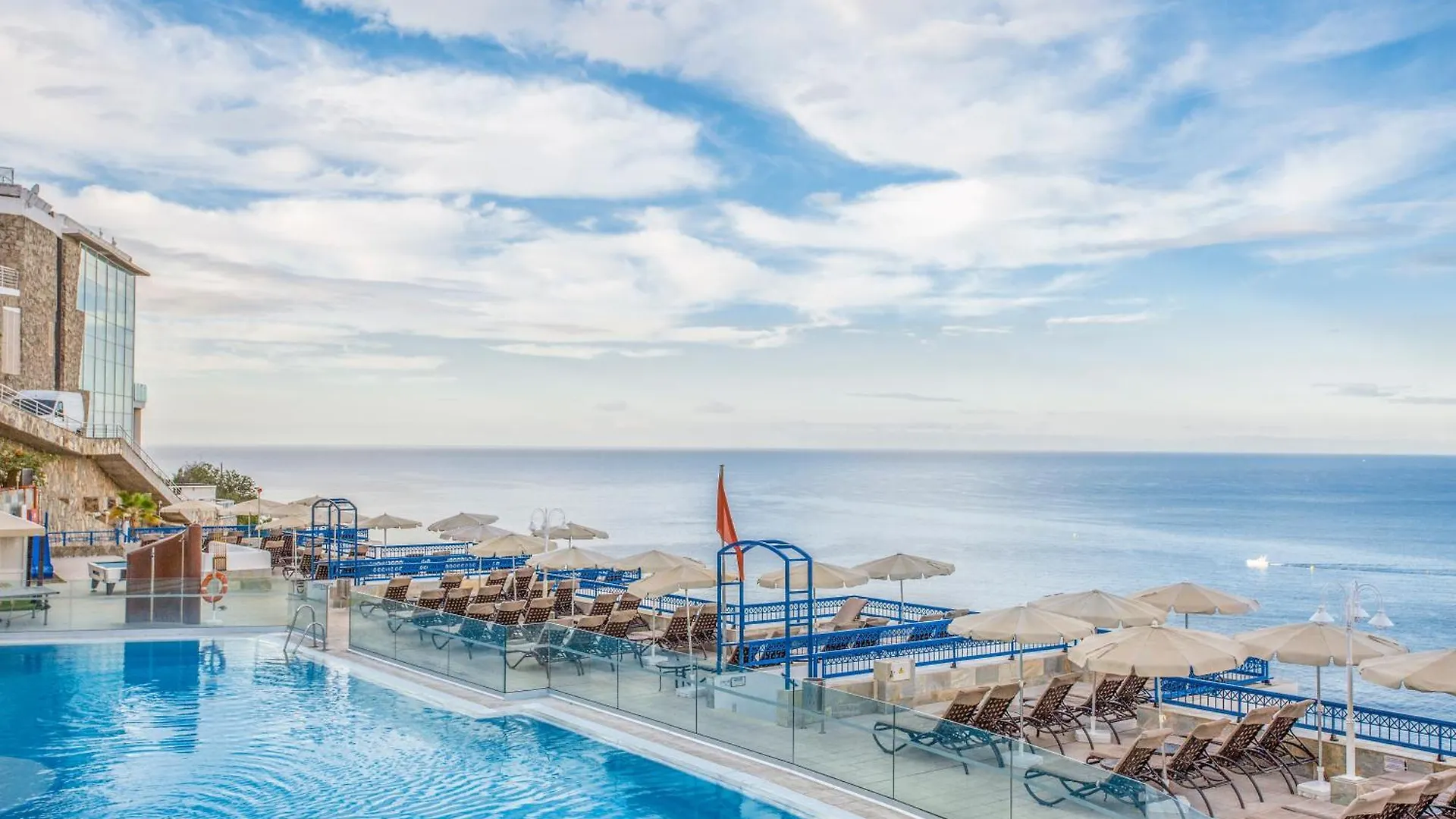 タウリト Club Cala Blancaアパートホテル