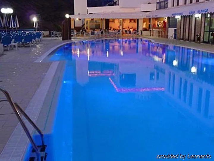 タウリト Club Cala Blancaアパートホテル
